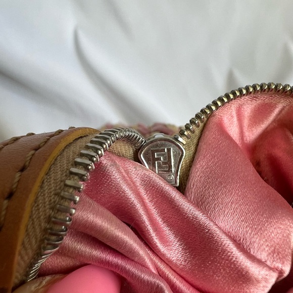 ✨SOLD✨ Vintage Fendi Pink Raffia Baguette - Picture 15 of 16